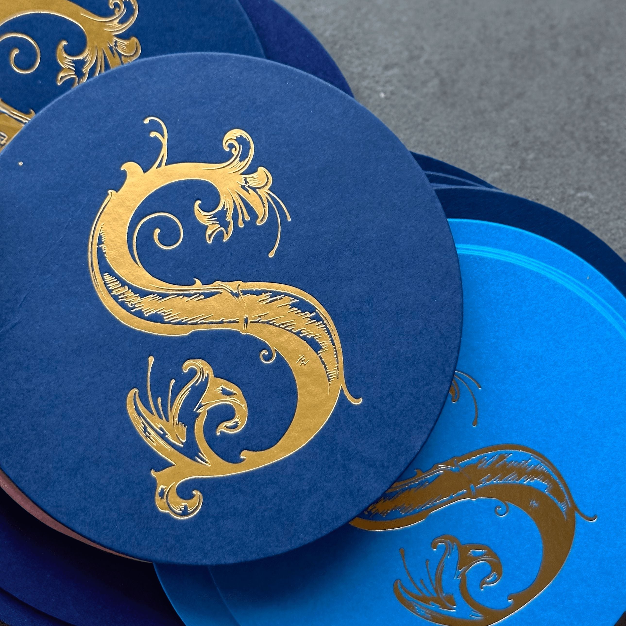 Custom paper circle shape letterpress cards printing with gold foil, coasters (blue) NUOERP INC